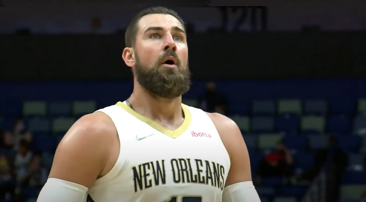 J. Valančiūnas siautėjo, bet „Pelicans“ nusileido „Suns“ (VIDEO)