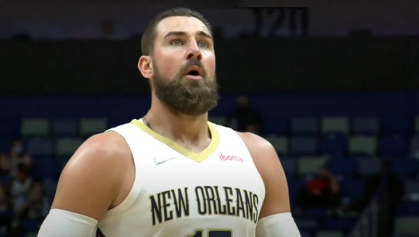 J. Valančiūnas siautėjo, bet „Pelicans“ nusileido „Suns“ (VIDEO)