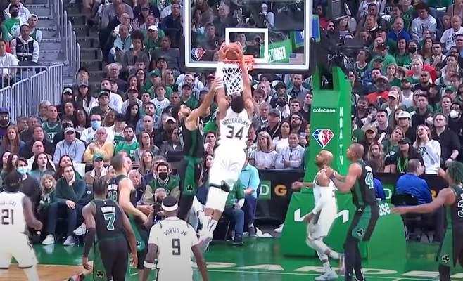 Fantastiškas J. Moranto skrydis ir Giannio dėjimas – įspūdingiausi NBA momentai