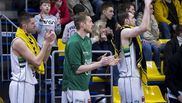 „Žalgirio“ fanai: „Reikėtų žaidėjams atlyginimus pakoreguoti, gal tada motyvacija atsiras?“