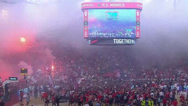 Eurolyga pasmerkė „Olympiacos“ gerbėjus (VIDEO)