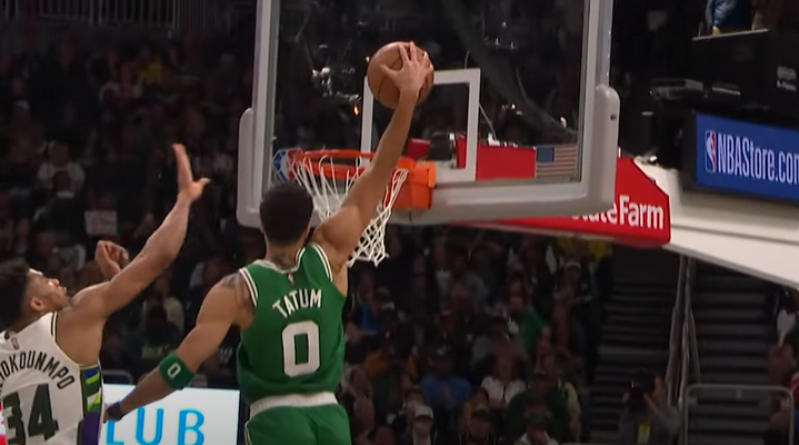 J. Moranto šūvis iš aikštės vidurio ir J. Tatumo dėjimas per Giannį – įspūdingiausi NBA momentai