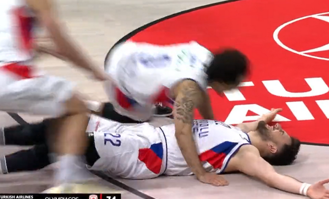 V. Micičius metimu su sirena išplėšė pergalę ir „Anadolu Efes“ klubui bilietą į Eurolygos finalą