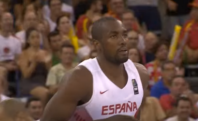 S. Ibaka ketina vasarą padėti Ispanijos rinktinei