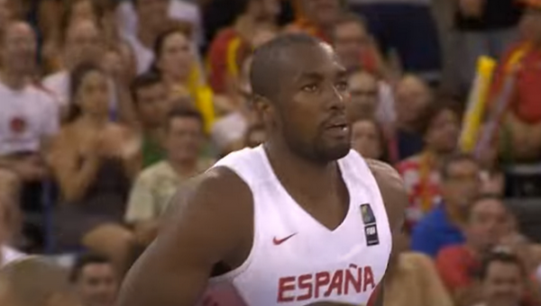 S. Ibaka ketina vasarą padėti Ispanijos rinktinei