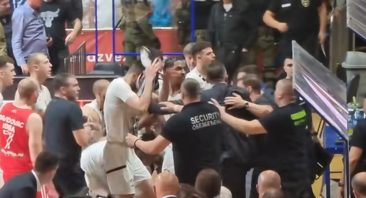 Adrijos lyga išrašė didžiulę baudą „Crvena zvezda“ klubui už sirgalių elgesį