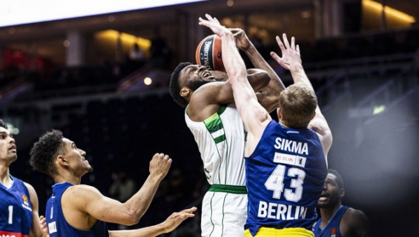 Netikėta: „Anadolu Efes“ paskutinę akimirką persigalvojo dėl J. Nebo