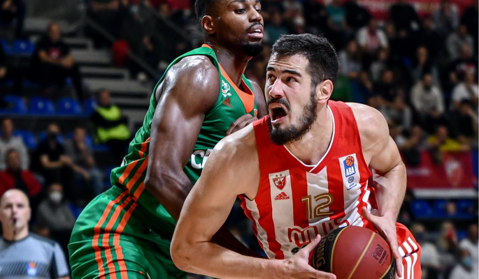 „Barcelona“ vėl nori prisivilioti „Crvena Zvezda“ lyderį