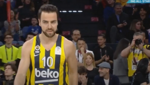 „Fenerbahče“ marškinėlius ir toliau vilkės M. Mahmutoglu