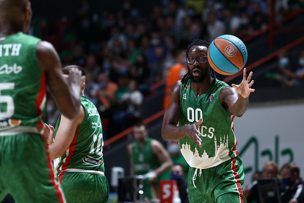 Oficialu: J. Brownas keliasi į Monaką, NBA neįsitvirtinęs „mažylis“ – į Vitoriją