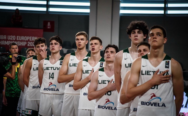 Pergalių sąskaitą Europos čempionate dvidešimtmečiai atsidarė užtikrinta pergale prieš čekus