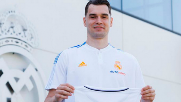 M. Hezonja oficialiai pristatytas „Real“ klube 