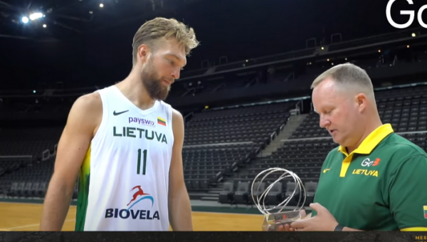 Dėjimais žiūrovus džiuginęs D. Sabonis – rungtynių MVP (VIDEO)