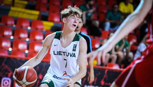 Danus nušlavę šešiolikmečiai iškopė į ketvirtfinalį