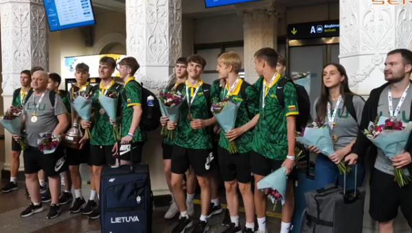 16-mečiai grįžo į Lietuvą: „Lietuvoje krepšinis yra gyvas“ (VIDEO)
