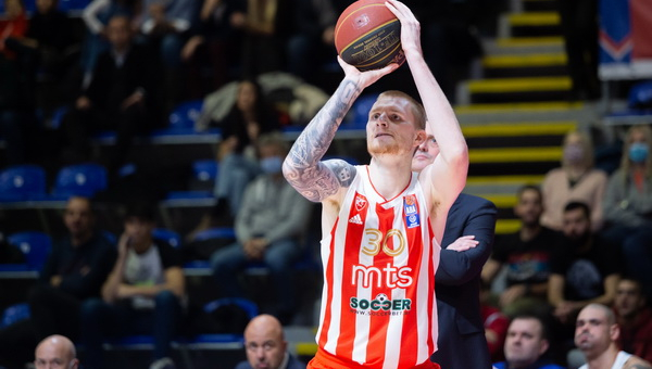 A. White'as palieka „Crvena Zvezda“ ir karjerą tęs „Budučnost“ ekipoje