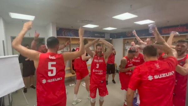 Lenkų šėlsmas rūbinėje patekus į Europos čempionato pusfinalį (VIDEO)