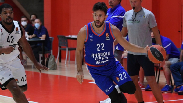 „Anadolu Efes“ patyrė pralaimėjimą prieš „Umana Reyer“
