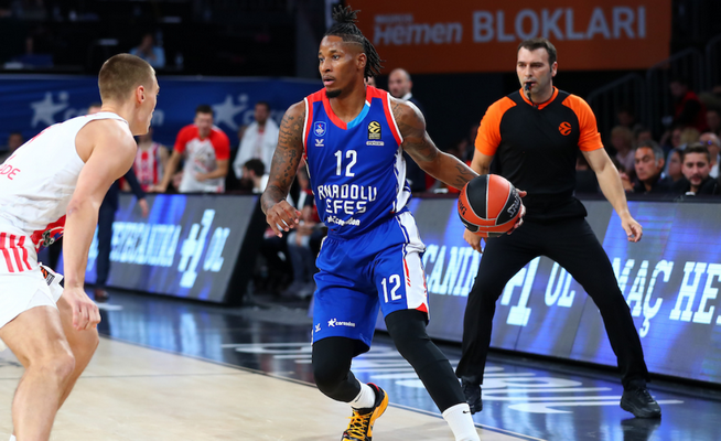 Eurolygos čempionai su svečiais iš Belgrado vargo tik du kėlinius