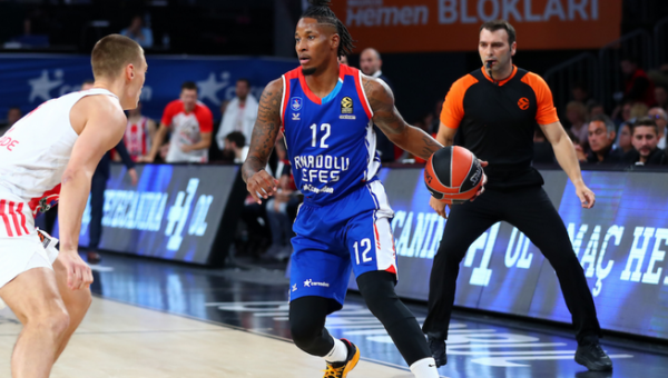 Eurolygos čempionai su svečiais iš Belgrado vargo tik du kėlinius
