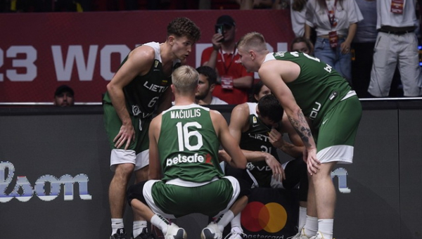 Be pralaimėjimų pasaulio 3×3 čempionate žygiuojanti Lietuvos rinktinė tęsia kovą dėl medalių