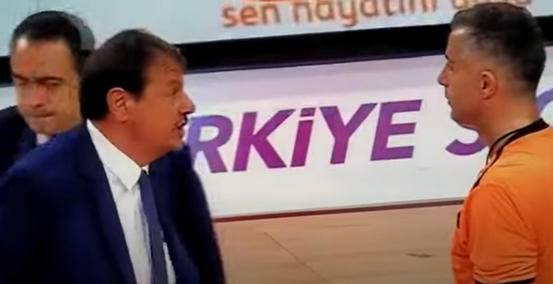 E. Atamano šėlsmas Turkijoje - iškeikė teisėjus ir paliko areną (VIDEO)