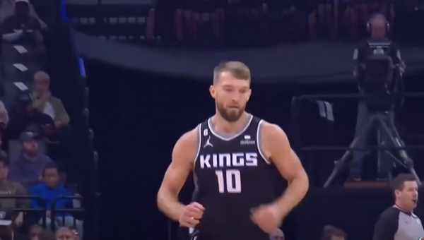 „Kings“ patyrė antrą pralaimėjimą, D. Sabonis buvo arti trigubo dublio