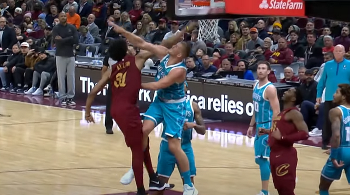 J. Alleno įspūdingas dėjimas - gražiausias NBA nakties epizodas (VIDEO)