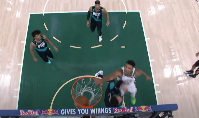 G. Antetokounmpo galingas dėjimas - gražiausias NBA nakties epizodas (VIDEO)
