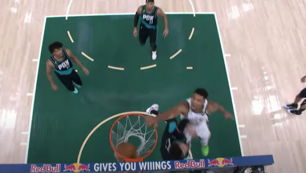 G. Antetokounmpo galingas dėjimas - gražiausias NBA nakties epizodas (VIDEO)