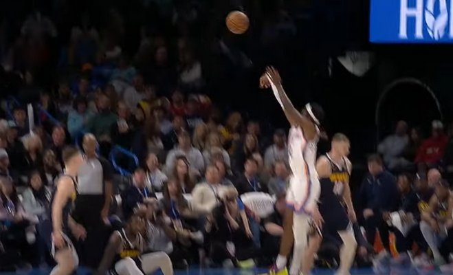 Gražiausias NBA nakties epizodas - varžovui čiurnas laužęs „Thunder“ gynėjas (VIDEO)