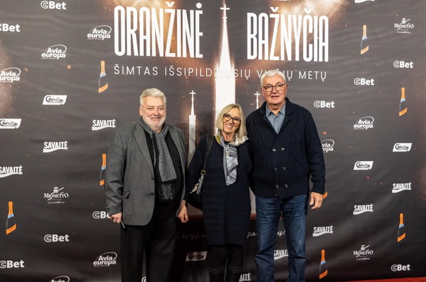 Krepšinio šimtmetį simbolizuojančios „Oranžinės bažnyčios“ premjeroje – būrys pažįstamų veidų