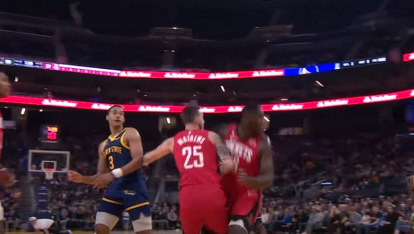 Įspūdingas „Warriors“ gynėjo perdavimas - gražiausias NBA nakties epizodas (VIDEO)