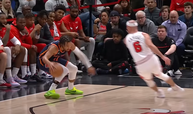 Gražiausias NBA nakties epizodas - varžovui čiurnas laužęs „Knicks“ gynėjas (VIDEO) ·