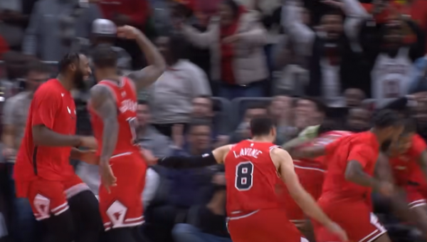 Gražiausias NBA nakties epizodas - pergalingi „Bulls“ taškai (VIDEO)