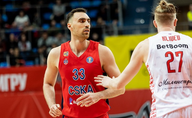 „Crvena Zvezda“ toliau stebina: tikisi prisivilioti N. Milutinovą