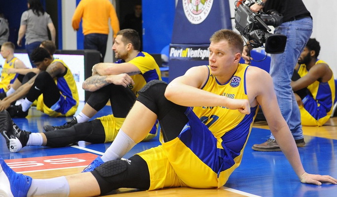 J. Jucikas keliasi į „Pieno žvaigždes“