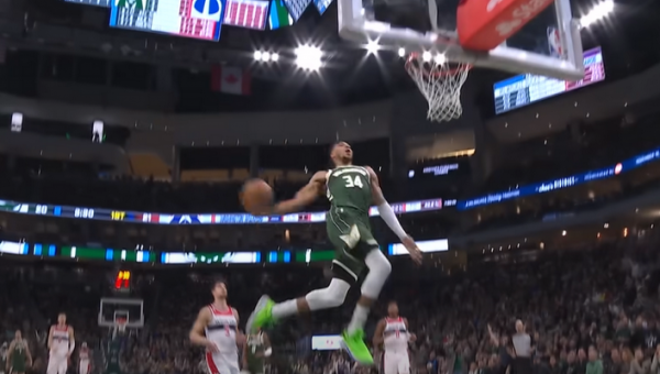 Gražiausias NBA nakties epizodas - fantastiškas G. Antetokounmpo dėjimas (VIDEO)