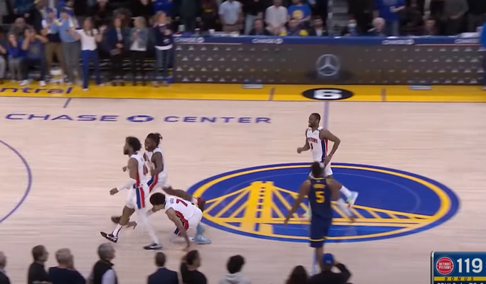 Gražiausias NBA nakties epizodas - pergalingi „Pistons“ taškai (VIDEO)
