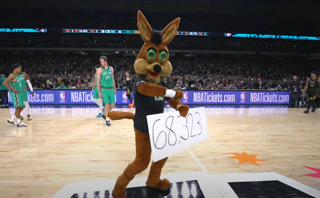 Įspūdinga: stadione NBA rungtynes stebėjo daugiau kaip 68 tūkstančiai sirgalių