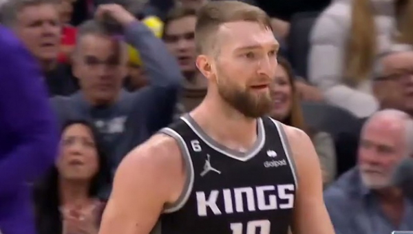 „Kings“ įveikė NBA lyderius, o D. Sabonis surinko trigubą dublį (VIDEO)