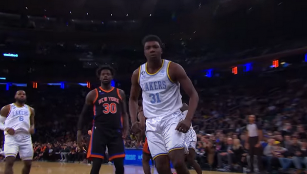 Gražiausias NBA nakties epizodas - L. Jameso perdavimas ir Th. Bryanto dėjimas (VIDEO)