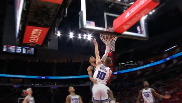 Gražiausias NBA nakties epizodas - K. Martino dėjimas per D. Sabonį (VIDEO)