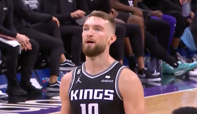 D. Sabonis buvo arti trigubo dublio, o „Kings“ laimėjo Hjustone