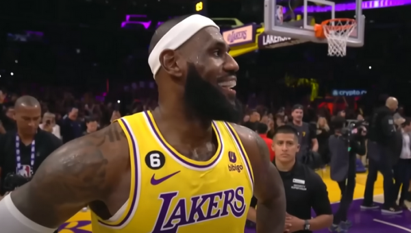 „Lakers“ žvaigždė L. Jamesas tapo rezultatyviausiu visų laikų NBA žaidėju