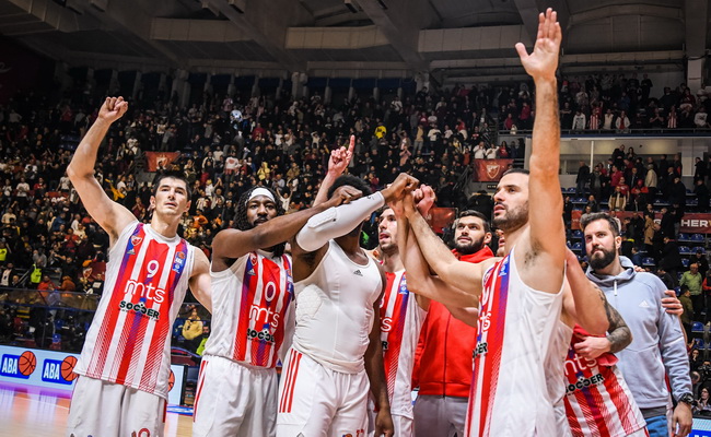 „Crvena Zvezda“ ir „Partizan“ rungtynės buvo laikinai nutrauktos (Pergalę šventė „Crvena Zvezda“)