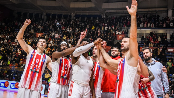 „Crvena Zvezda“ ir „Partizan“ rungtynės buvo laikinai nutrauktos (Pergalę šventė „Crvena Zvezda“)