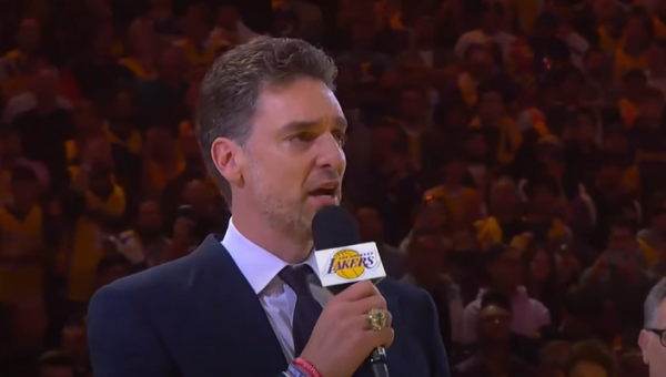 „Lakers“ arenos palubėse atsidūrė P. Gasolio marškinėliai (VIDEO)