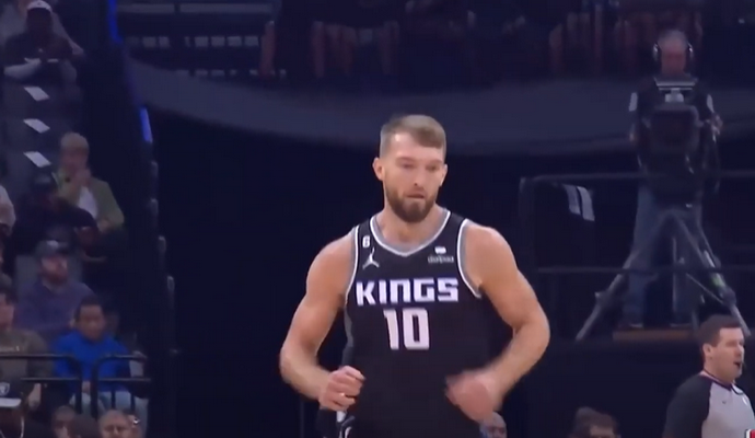 Trigubą dublį surinkęs D. Sabonis buvo pagrindinis „Kings“ pergalės kalvis (VIDEO)