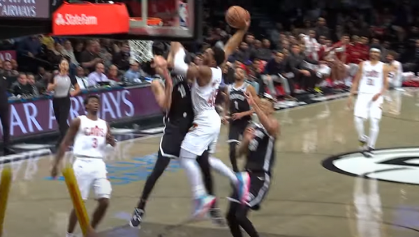 Gražiausias NBA nakties epizodas - D. Mitchello monstriškas dėjimas (VIDEO)
